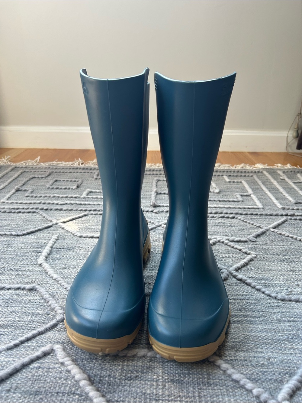 Authentic Decathlon Solognac Women’s Rain Boots in Blue/Beige-European Design